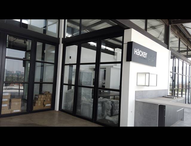 201M² SHOWROOM TO LET IN KRAMERVILLE